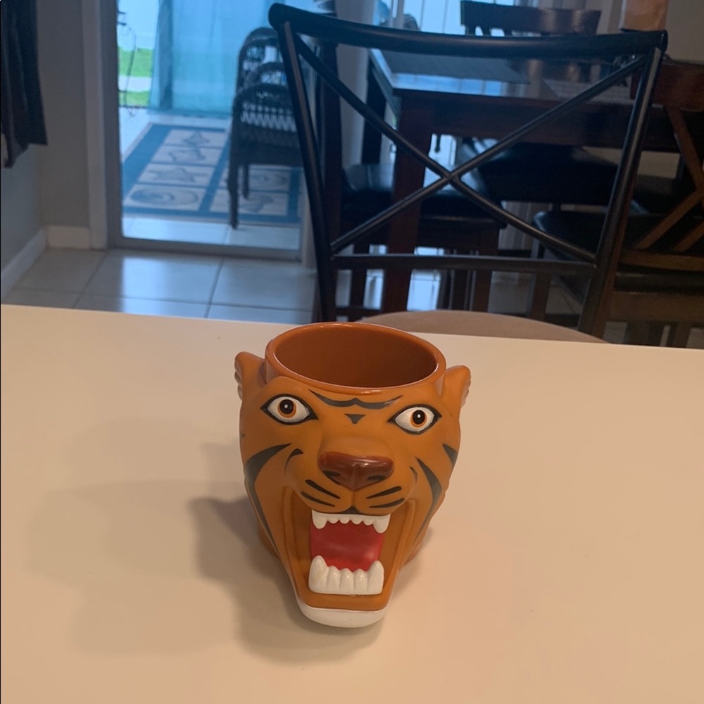 Vintage Ringling Brothers & Barnum Bailey Circus Tiger Insulted Mug 4” Height